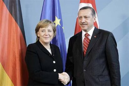 La canciller alemana, Angela Merkel, y el primer ministro turco, Recep Tayyip Erdogan, el pasado mayo en Berlín.