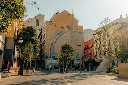 La reforma de la plaza del Carmen Este no ha estado exenta de controversia, ya que implicó la tala de 28 árboles.