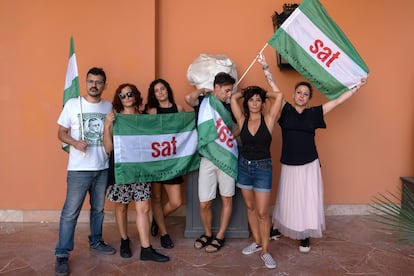 Varios de los modelos que posan para los estudiantes en la Facultad de Bellas Artes de Sevilla.