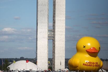 Campaña de la Fiesp en Brasilia contra el Gobierno Dilma.