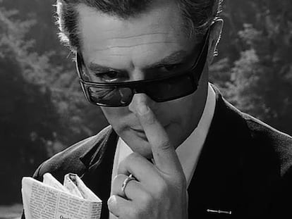 El actor Marcello Mastroianni en la película '8 y ½', de Federico Fellini. 