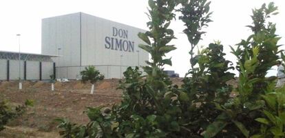 Fachada de la planta de producci&oacute;n de Don Sim&oacute;n.