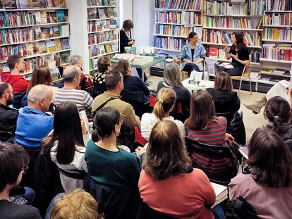 Presentación del libro “ Les postres mares” de Gemma Ruiz en la librería L’Altell de Banyoles.