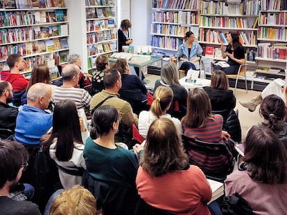 Presentación del libro “ Les postres mares” de Gemma Ruiz en la librería L’Altell de Banyoles.