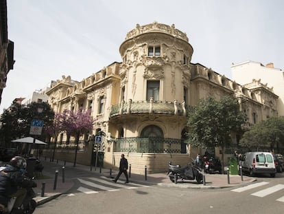 Fachada del palacio de Longoria, sede de la Sociedad General de Autores y Editores (SGAE), en la calle Fernando VI de Madrid.