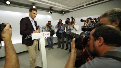DVD 809 (01/10/16) Pedro Sánchez durante la rueda de prensa en la que ha anunciado su dimisión. Foto: Claudio Álvarez
