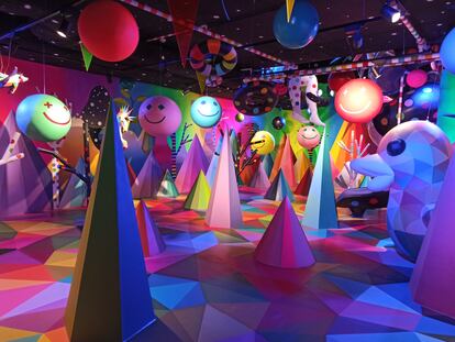 Mundo surrealista diseñado por Okuda San Miguel en Sweet Space Museum