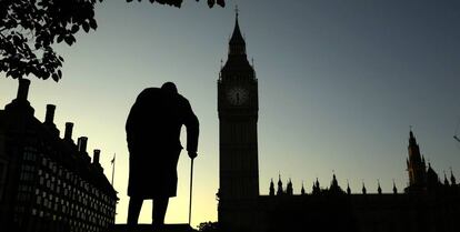 Estatua de Winston Churchill ante el Parlamento brit&aacute;nico en Londres.