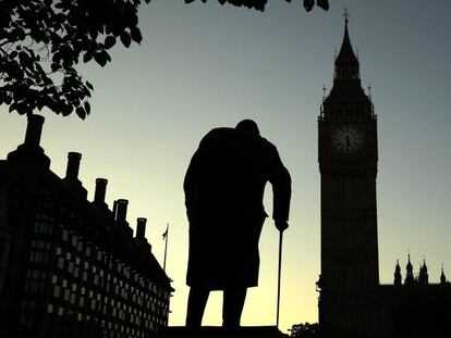 Estatua de Winston Churchill ante el Parlamento brit&aacute;nico en Londres.