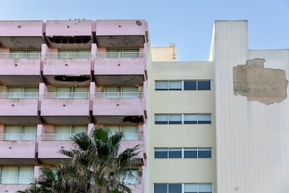 Detalle de la fachada y del estado actual del Sidi Saler.