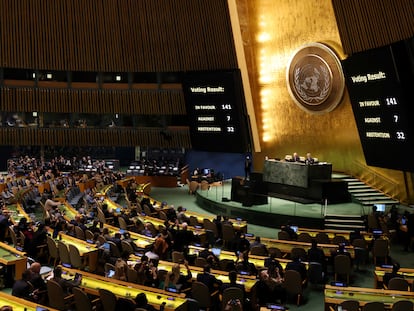 Las pantallas de la Asamblea General de la ONU mostraban este jueves el resultado de la votación de la resolución de condena a Rusia por guerra de Ucrania.