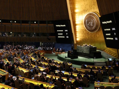 Las pantallas de la Asamblea General de la ONU mostraban este jueves el resultado de la votación de la resolución de condena a Rusia por guerra de Ucrania.