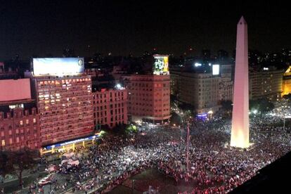 Aficionados argentinos celebran en Buenos Aires el subcampeonato obtenido en Brasil 2014.