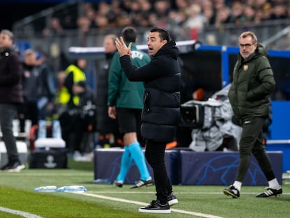 Xavi Hernández durante el partido entre el Shakhtar y el Barcelona, disputado en Hamburgo.