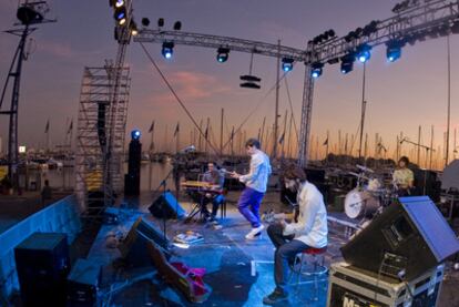 Un momento de la actuación de Leda Tres en el festival Monkey Week, en El Puerto de Santa María (Cádiz).