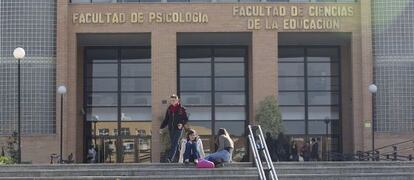 Fachada de la facultad de Psicología de la Universidad de Málaga.