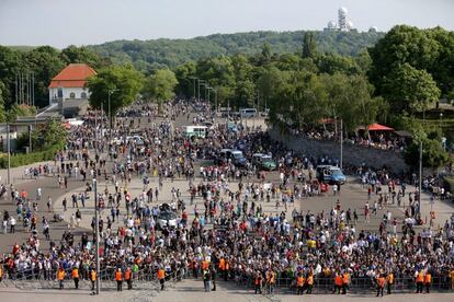 Los aficionados empiezan a llegar al estadio Olimpico de Berlín