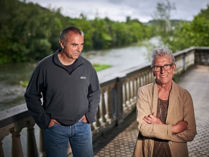 Luis Carrasco y Maixabel Lasa, fotografiados en junio en Lasarte-Oria (Gipuzkoa).