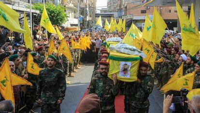 Funeral por miembros de Hezbolá muertos en un ataque israelí en Siria, el lunes en Beirut.