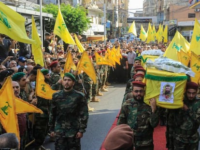 Funeral por miembros de Hezbolá muertos en un ataque israelí en Siria, el lunes en Beirut.