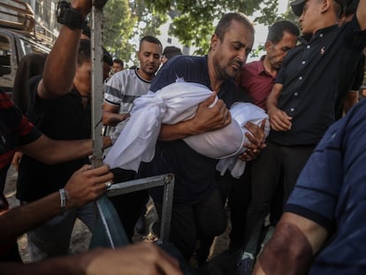 Funeral de víctimas de un ataque israelí en Ciudad de Gaza, este martes.