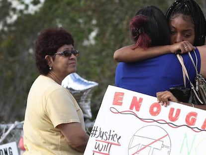 Una estudiante del colegio de Florida en el que perdieron la vida 17 personas en un tiroteo.