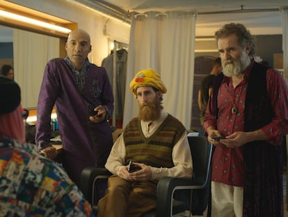 El trío protagonista de 'Los Reyes Magos: la verdad', entrevistados en la pantalla por Esty Quesada.