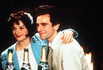 En esta imagen, Day-Lewis aparece junto a Juliette Binoche en la película de Philip Kaufman 'La insoportable levedad del ser', adaptación de la novela del mismo título de Milan Kundera.