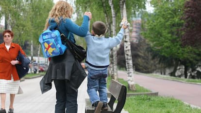 Una madre soltera con su hijo.