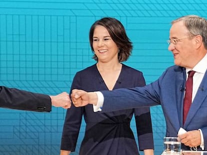 Olaf Scholz, ministro de Finanzas de Alemania y líder del SPD (izquierda), junto con Annalena Baerbock, líder de Los Verdes, y Armin Laschet, candidato de la CDU, en el último debate electoral previo a las elecciones del 26 de septiembre.