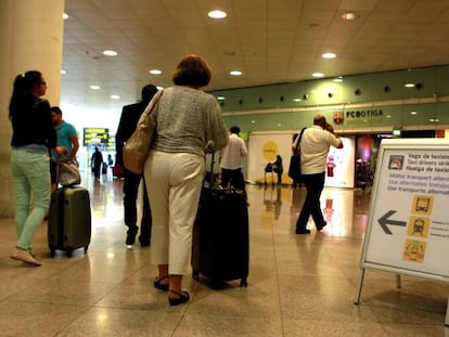 Viajeros en el aeropuerto de Barcelona-El Prat.
