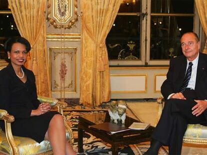 Condoleezza Rice y Jacques Chirac, durante su encuentro en el palacio del Elíseo, de París.