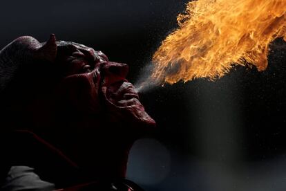 A street performer wearing a devil mask spits fire in Monterrey, Mexico, October 31, 2016. REUTERS/Daniel Becerril