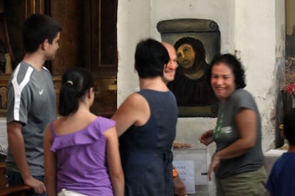 La Iglesia del Santuario de la Misericordia, en Borja, Zaragoza, no para de recibir visitas para ver 'El Ecce Homo' que una feligresa intentó restaurar.