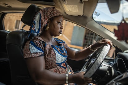 Ndickou Diop, de 38 años, es directora general de la empresa Social Performance – Gabinete que ayuda al emprendedor y a la búsqueda de empleo. Pulsa en la imagen para ver la fotogalería completa.