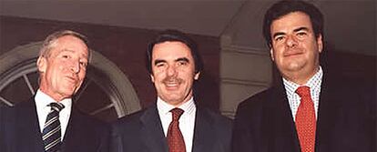 Fotografía sin fecha de Antonio Cámara, José María Aznar y Alfonso Bosch (uno de los imputados en la <i>trama Gürtel)</i> en La Moncloa, publicada en la <i>web</i> de la cadena SER, que la obtuvo de la <i>web</i> del propio Bosch.