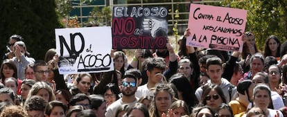 Protesta de estudiantes en la Universidad de Granada, hace dos semanas, contra el supuesto acoso de un profesor titular. 