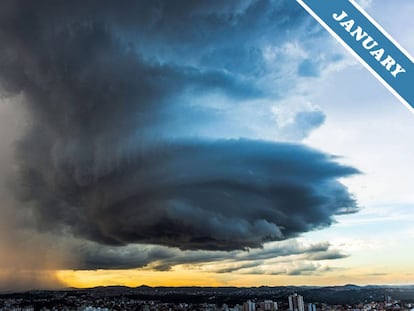 Columna de nubes rotatorias sobre Belo Horizonte (Brasil). Foto publicada en la web de la Cloud Appreciation Society.