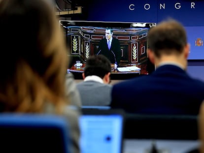 Sala de prensa en el Congreso de los Diputados, durante la intervención de Pedro Sánchez.