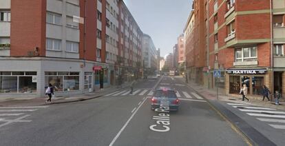 La calle Ramiro i Rey en Oviedo, donde fue detenido el hombre de 39 años que golpeó a su pareja embarazada.