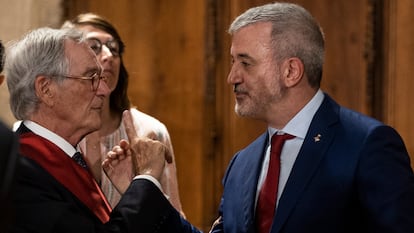 Investidura de Jaume Collboni, candidato del PSC como nuevo alcalde de Barcelona.
En la imagen, Xavier Trias y Jaume Collboni se dan la mano y se cruzan varias palabras.