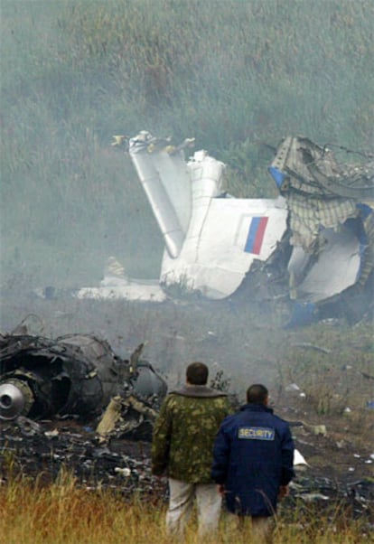 Según fuentes de la compañía Púlkovo, los tripulantes del avión avisaron de un incendio a bordo a 10.000 metros e intentaron efectuar un aterrizaje de emergencia, aunque no consiguieron sacar el tren de aterrizaje. Sin embargo, fuentes de la parte ucraniana apuntan que en el avión no hubo ninguna explosión, pues algunos testigos del accidente vieron como la nave "caía intacta", sin haberse desintegrado en el aire.