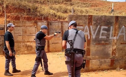 Área de treinamento do Baep com a inscrição “Favela” em imagem feita em agosto deste ano