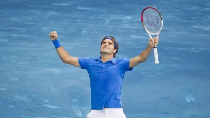 Roger Federer celebra su victoria.