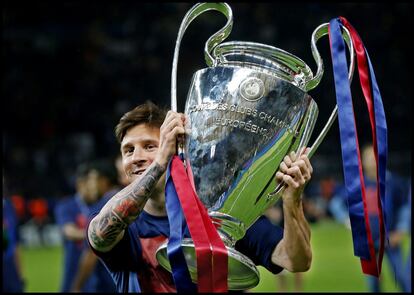 Messi com o troféu da Champions depois de derrotar a Juventus na final de 2015.