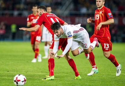 Choque entre Isco y Feran Hasani.