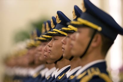 Los miembros de una guardia de honor china se prepara para una ceremonia de bienvenida para el presidente Ollanta Humala de Perú (China).