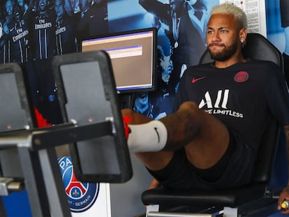 Neymar, este lunes ejercitándose en el gimnasio del PSG.