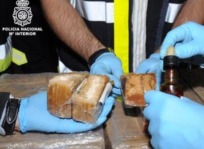 Tabletas de dulces de panela donde se escondía la cocaína, incautadas en el puerto de Valencia.