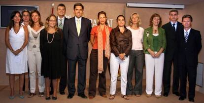 Nuria Romeral (cuarta por la izquierda) tras su designación como secretaria autonómica.